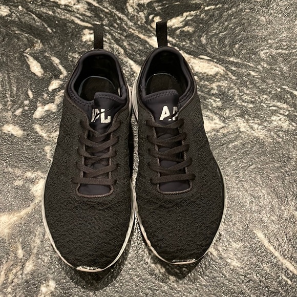 Womens APL Techloom Phantom athletic shoe/sneaker in size 8.5 - Picture 1 of 5